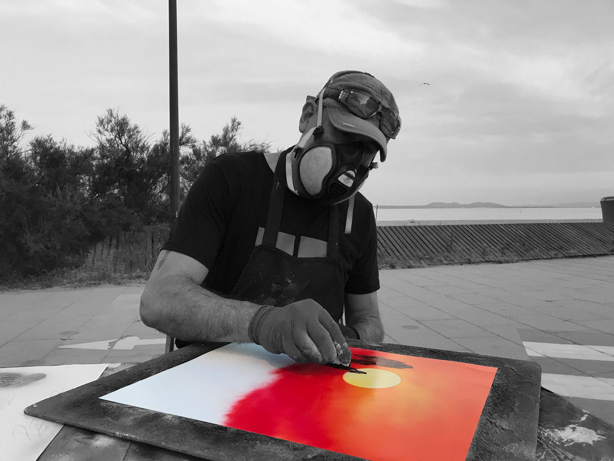 Pablo Artemundo making a spray painting in the street